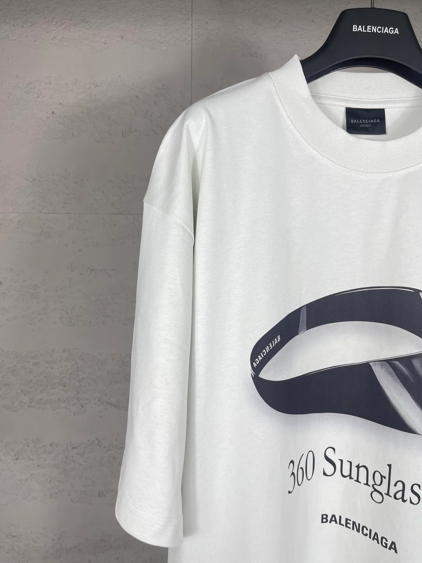 【 . Quality】BALENCI*GA/ .SS 25 New Arrival， T . . Authentic ， ！ 。 ZP 。 260 ， . ， ，。 。 . ， 。 OS . Same Style ：BL 253658 ： Size：XS S M L